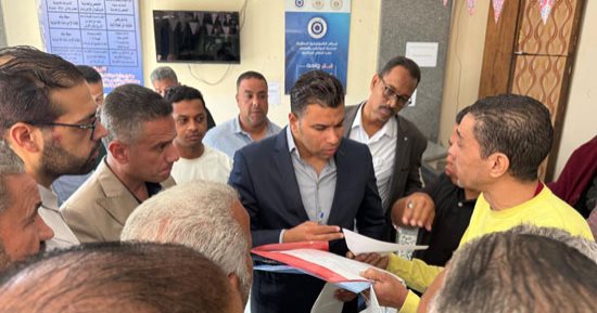 نائب محافظ السويس يتفقد المراكز التكنولوجية بالأحياء لتحسين الخدمات