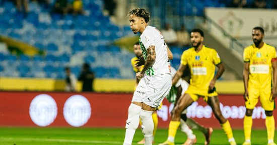 الخليج ضد النجمة.. خسارة دونجا ورفاقه بثلاثية فى الدورى السعودى