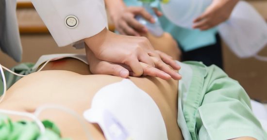حالة نادرة أثارت الجدل.. كيف أنقذ الأطباء رجلا بعد توقف قلبه 40 ساعة 