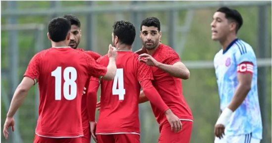إيران تنتظر قرار فيفا بشأن ارتداء الشارات السوداء أمام منتخب مصر