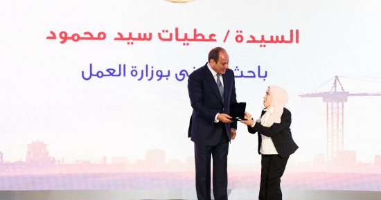 الرئيس السيسى يكرم نخبة من عمال مصر خلال احتفالية عيد العمال