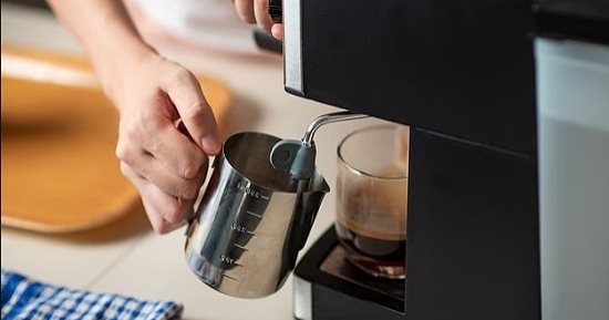 قهوتك مش حلوة؟.. 7 أسباب شائعة عند استخدام ماكينة القهوة