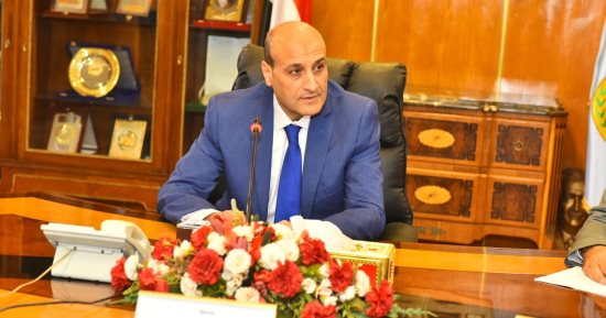 محافظ أسيوط: صرف منحة عيد العمال لـ 7444 من العمالة غير المنتظمة