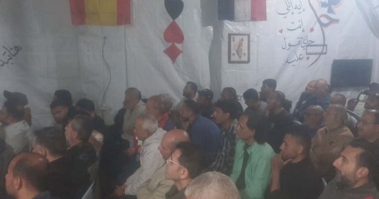 من داخل خيم النزوح.. سكان غزة يتابعون قمة الأهلى والزمالك