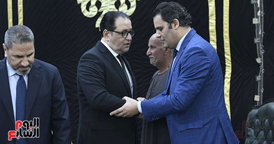 بدء تلقي عزاء والد همت سلامة رئيس التحرير التنفيذى لليوم السابع بمسجد عمر مكرم.. صور