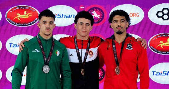 الطالب كمال عمرو عبده بجامعة القناة يتوج بذهبية المصارعة الحرة