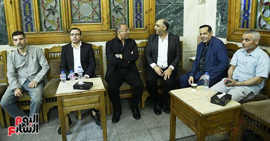 خالد صلاح وخالد يوسف ومحمد الباز في مقدمة الحضور بعزاء والد الزميلة همت سلامة.. صور