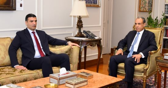 وزير الخارجية يلتقى وزير الصناعة ورئيس الهيئة العامة للاستثمار