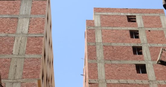 إقالة مدير تنظيم حى شرق شبرا الخيمة وإدراج أبراج مخالفة ضمن الموجة 29 للإزالات