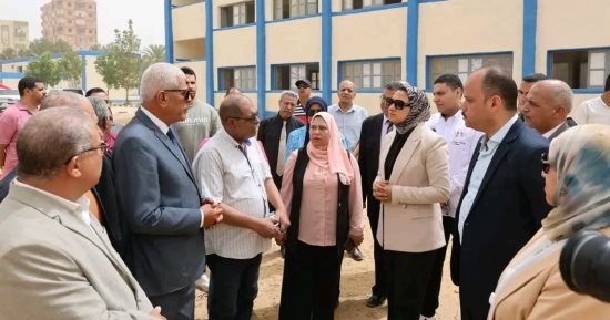 محافظ الوادي الجديد تتفقد مدرسة الخارجة الثانوية الزراعية