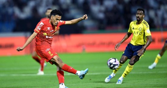 القادسية ضد النصر.. تعادل 1-1 في شوط أول مثير بالدوري السعودي