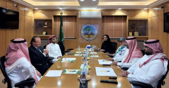 رئيس لجنة مبادرة رسل السلام العالمية يزور جمعية الكشافة العربية السعودية