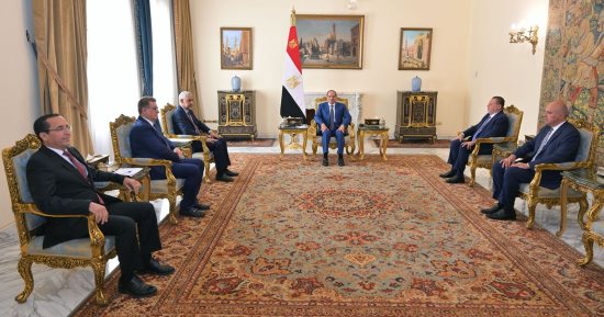 الرئيس السيسى يتابع تطورات استضافة العلمين لمنتدى الأعمال الأفريقى فى يونيو