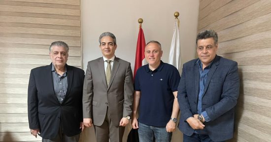 الإعلاميين: أسامة حسني يمثل أمام النقابة لتقنين أوضاعه