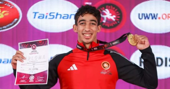 حسن الشحات ابن بورسعيد يحصد ذهبية البطولة الأفريقية في المصارعة الحرة.. صور