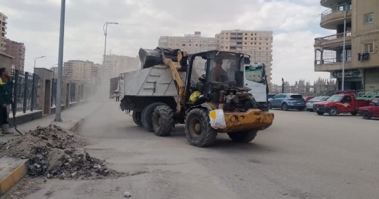 محافظة الجيزة ترفع 1400 طن مخلفات صلبة من طريق اللبينى ناهيا