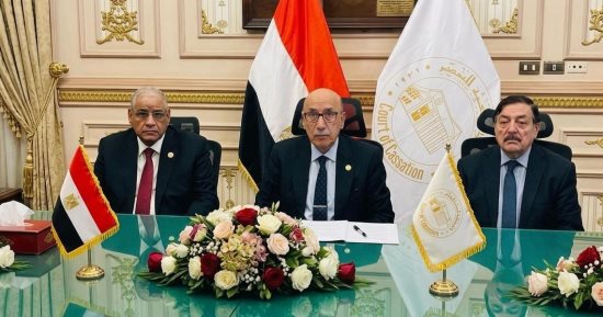 رئيس محكمة النقض يوقع مذكرة تفاهم مع الجامعة الأمريكية في دبي لتعزيز التعاون