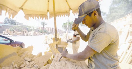 خريطة العمالة فى مصر عام 2025.. تراجع معدل البطالة السنوى إلى 6.3%.. 34 مليون فرد فى سن العمل أغلبهم ذكور والريف يتصدر.. الزراعة وتجارة الجملة أعلى الأنشطة استيعابا للمشتغلين.. ونسبة المشتغلات بأجر ترتفع لـ85%