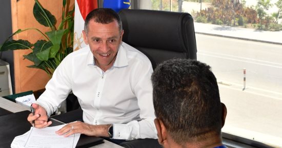 محافظ أسوان يواصل لقاءاته الجماهيرية لتلبية مطالب 40 مواطنا