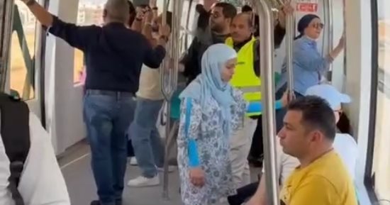 فى ختام يومه الأول.. إقبال كبير على آخر رحلات المونوريل المتجهة لمحطة المشير