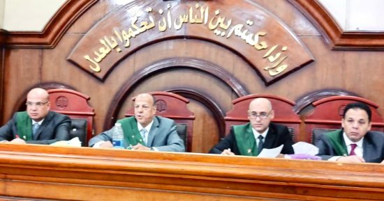 السجن المشدد 15 سنة لربة منزل وزوجها لإتهامهما بقتل طفلها حرقا بالشرقية