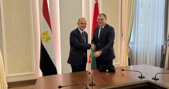 وزير الاستثمار يبحث مع نائب رئيس الوزراء البيلاروسي توطين التكنولوجيا