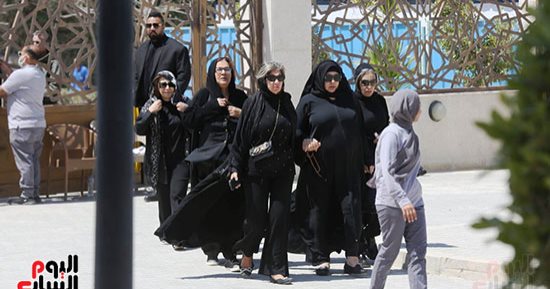 توافد نجوم الفن لحضور مراسم تشييع جنازة هانى شاكر