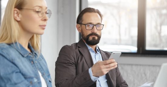 هل يؤثر الإيموجى على احترافية التواصل فى بيئة العمل؟