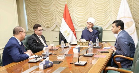 وزير الأوقاف يعقد اجتماعا لمتابعة العمل بالمجموعة الوطنية للاستثمارات