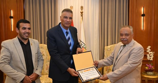 محافظ جنوب سيناء يبحث مع عميد كلية العلوم الأزهرية بطور سيناء تطوير التعليم
