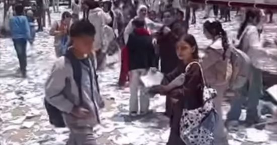 حصاد الوزارات.. التعليم عن فيديو تمزيق الكتب أمام مدرسة بالدقهلية: يعود لـ 2019