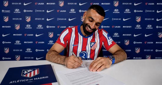 صورة أثارت ضجة.. هل وقع محمد صلاح لأتلتيكو مدريد؟