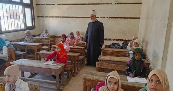 انتظام امتحانات النقل بالمرحلتين الابتدائية والثانوية وهدوء تام باللجان