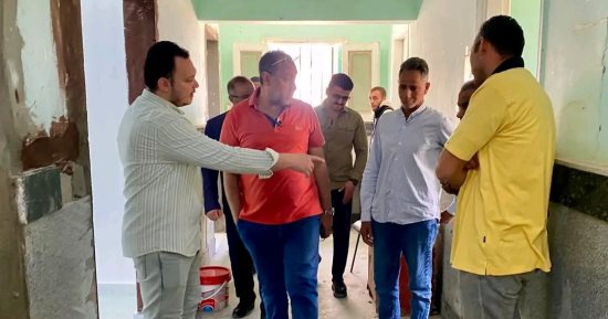 رئيس مركز الفرافرة يتابع التجهيزات الإنشائية لتركيب جهاز الأشعة المقطعية بالمستشفى المركزى