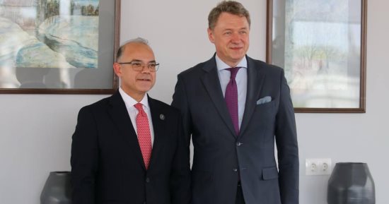 وزير الاستثمار يبحث تحويل مصر إلى مركز إقليمي لتصنيع الجرارات البيلاروسية