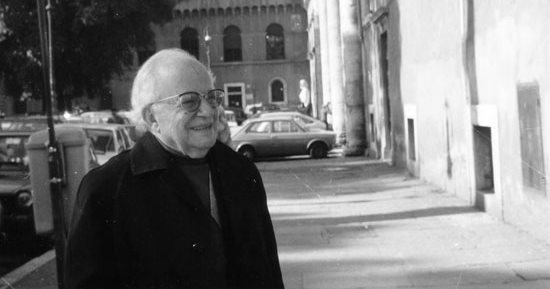 سعيد الشحات يكتب: ذات يوم.. 8 مايو 1986.. يحيی حقی يكشف سر افتتانه بصلاح جاهين لابنه بهاء قائلا: «كان هدية السماء إلی الأرض وأرفض أن يقال إنه من بيرم التونسی أو بديع خيری أو أی شخص»