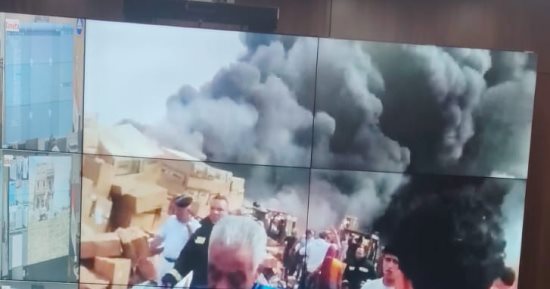 الدفع بـ5 سيارات إطفاء للسيطرة على حريق بمخزن بطاريات وكاوتش بقليوب.. صور