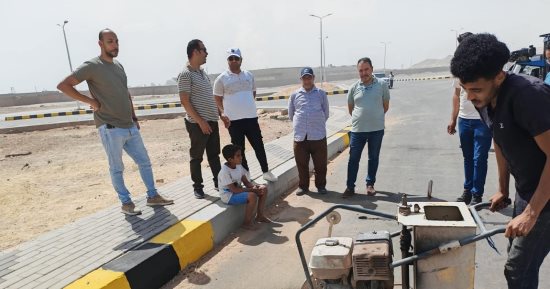 لجان فنية تتابع تنفيذ الطرق فى أبو رديس وأبو زنيمة وطابا بجنوب سيناء