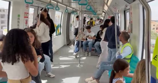 ​إقبال لافت في اليوم الرابع لتشغيل مونوريل شرق النيل.. وتوافد الركاب بمحطات العاصمة