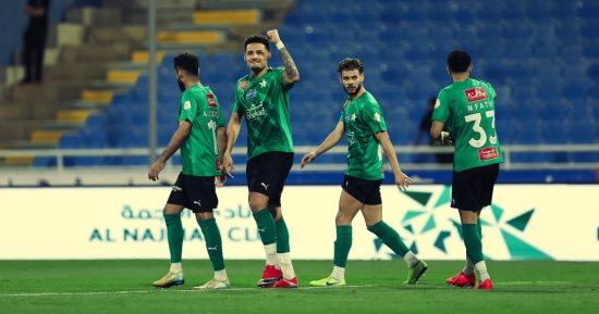 النجمة ضد الحزم.. تعادل مثير 2-2 في شوط أول حافل بالدوري السعودي
