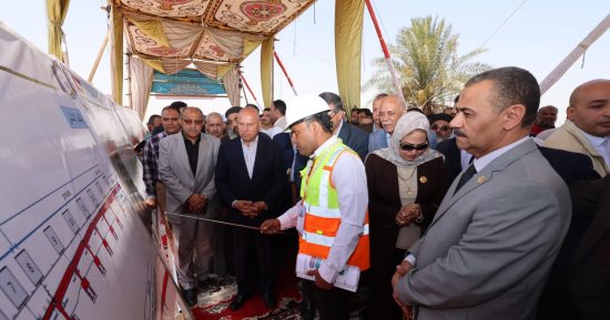 ​وزير النقل يشهد التشغيل التجريبي لكوبري أبو شوشة بقنا.. وأهالي الصعيد يهتفون: تحيا مصر