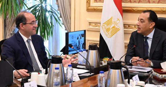 الحكومة تبدأ إجراءات التحول نحو السيارات الكهربائية