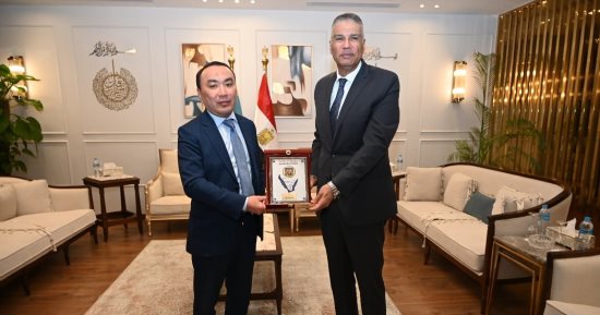 محافظ جنوب سيناء يبحث مع سفير كازاخستان تعزيز التعاون السياحي والثقافي