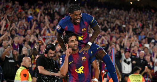 برشلونة يضرب ريال مدريد بثنائية ويتوج رسميا بلقب الدوري الإسباني.. فيديو