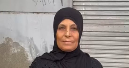 جدة طفلة اعتدت عليها زوجة أبيها تكشف تفاصيل رحلة عذاب حفيدتها.. بث مباشر