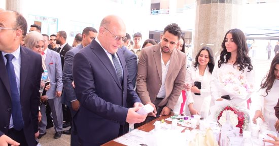 منتجات طبيعية من صنع الطلاب.. 17 ابتكارا علاجيا وتجميليا بصيدلة سوهاج