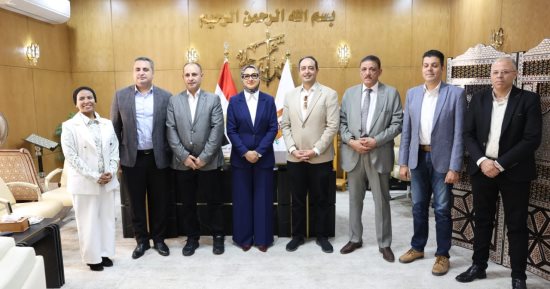 محافظ الوادي الجديد ومدير صندوق مكافحة الإدمان يبحثان إنشاء مركز لعلاج المرضى مجانا