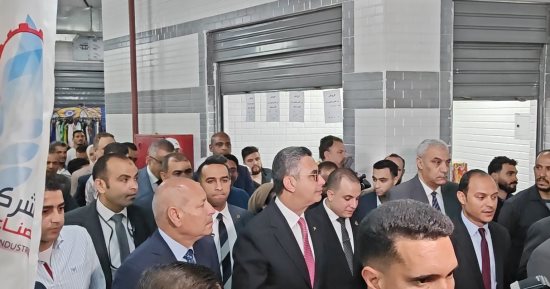 وزير التموين ومحافظ القاهرة يتفقدان أجنحة معرض أهلاً بالعيد بحدائق القبة