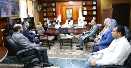 محافظ الوادى الجديد تتابع موقف مشروع التطوير المؤسسى للديوان العام وتوابعه