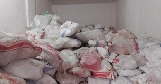 التحفظ على 800 كيلو لحوم يشتبه في كونها لحم حصان داخل محل جزارة بالغربية